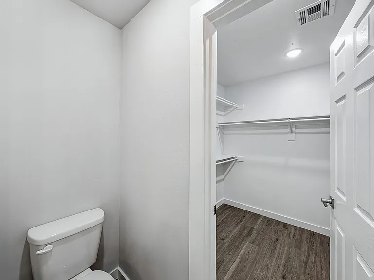 6502 NW Kathleen St — Photo 10