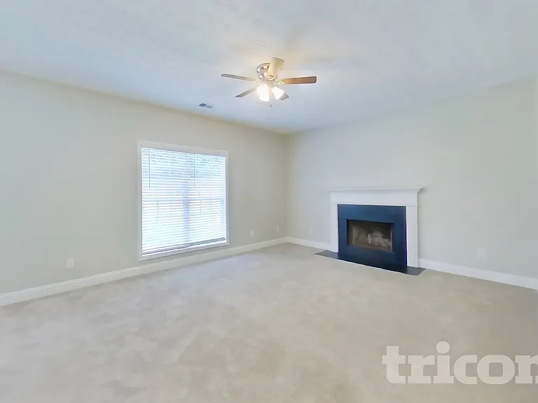 417 Carrie Ct — Photo 2