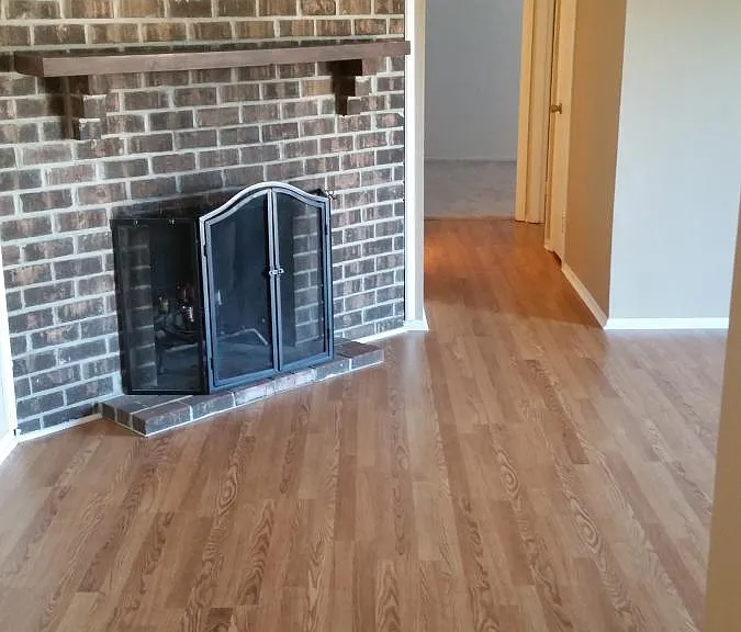 1715 Valley Dr — Photo 3