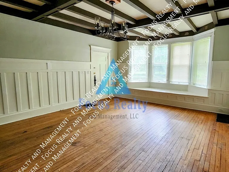 460 Hudson Ave — Photo 6