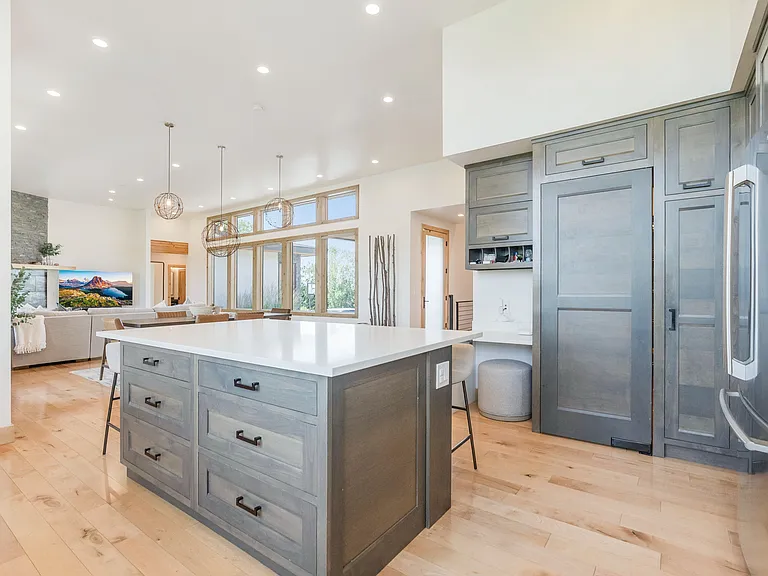 229 Arbour Dr E — Photo 24