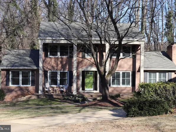 1588 Forest Villa Ln, Mc Lean, VA 22101