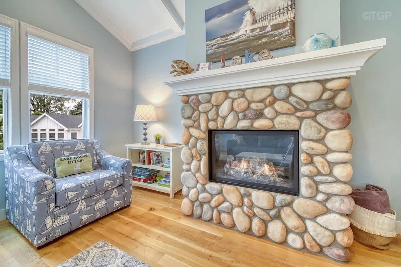 4 bed, 3.0 bath, 2497 sqft, $9,777 — Photo 2
