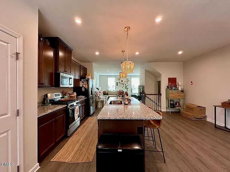 921 Romeria Dr — Photo 5
