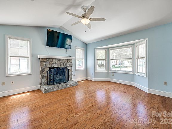 5th image of 2918 Cherry Blossom Ct