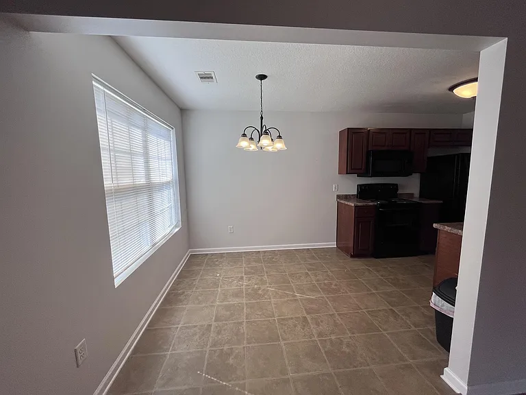 206 N Bridgeport Dr — Photo 4