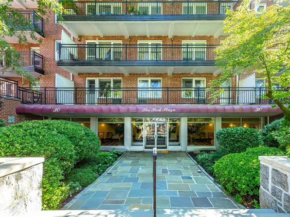 30 Stoner Avenue #1-R, Great Neck, NY 11021