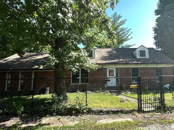 900 E 4th St, West Frankfort, IL 62896