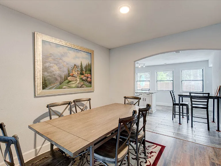 2801 W Biddison St — Photo 11