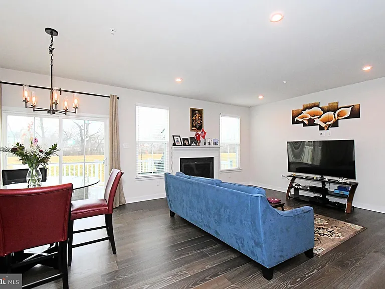 500 Sterling Dr — Photo 13