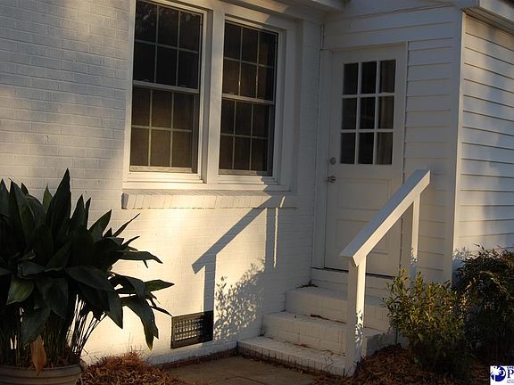4th image of 404 E Richardson Cir