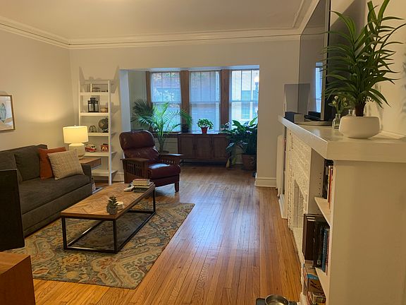 3rd image of 5608 N Kenmore Ave #1