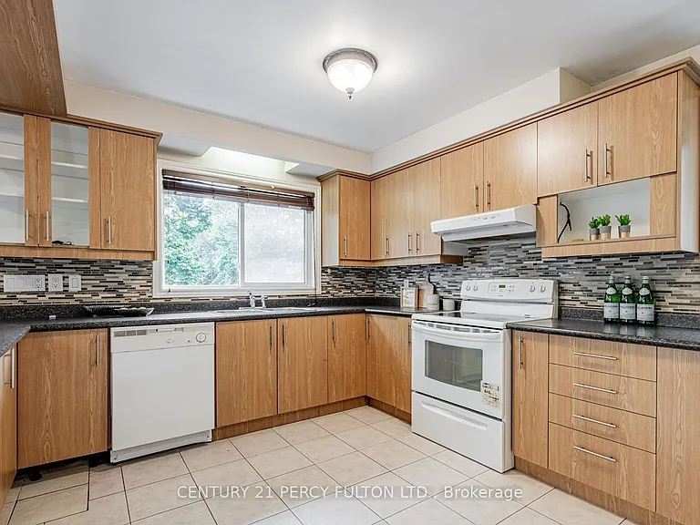 257 Otonabee Ave #MAIN — Photo 23