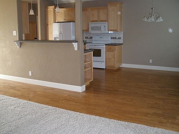 2nd image of 275 Holbrook Ln