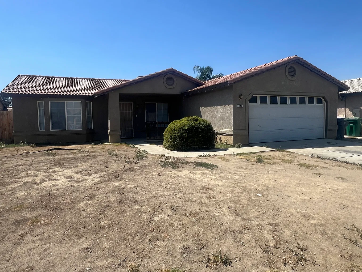 3 bed, 1400 sqft, $1,400 — Photo 2