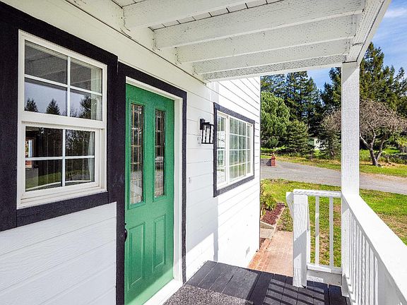 5th image of 2693 Bloomfield Road