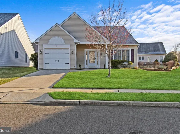 3 Covered Bridge Cir, Columbus, NJ 08022
