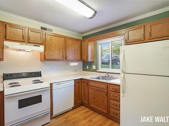 2nd image of 3322 Devonwood Hls NE APT B