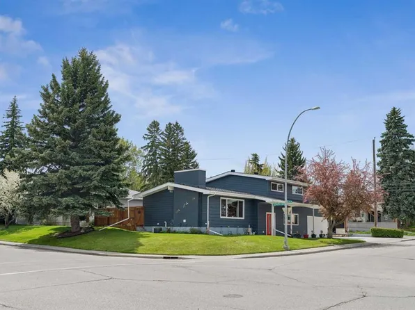 1303 N 105th Ave SW, Calgary, AB T2W 0B5