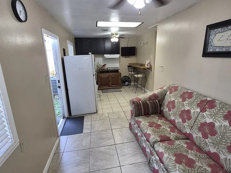 3840 Cypress St — Photo 2
