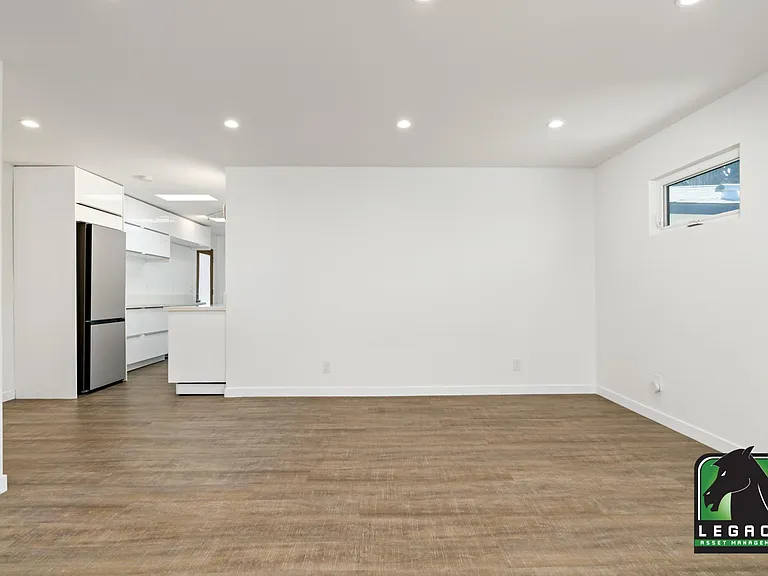 1124 W 49th St #1/2 — Photo 7