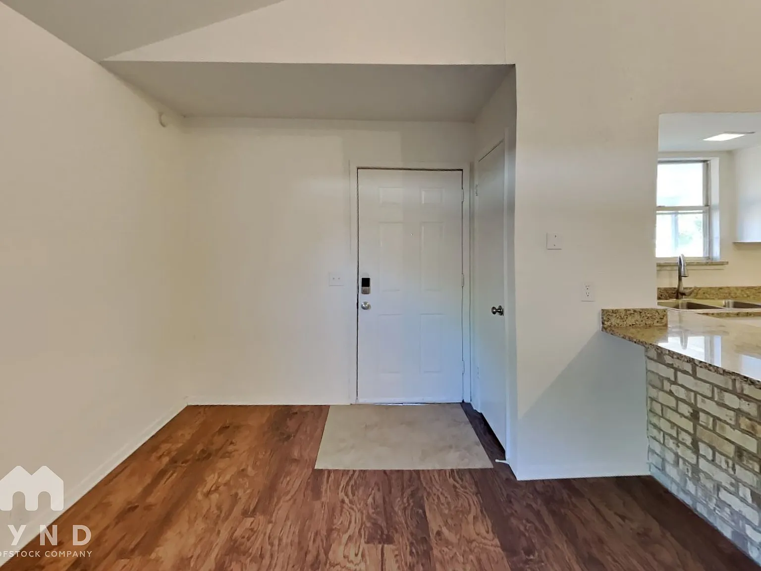 2 bed, 2.0 bath, 900 sqft, $1,620 — Photo 3