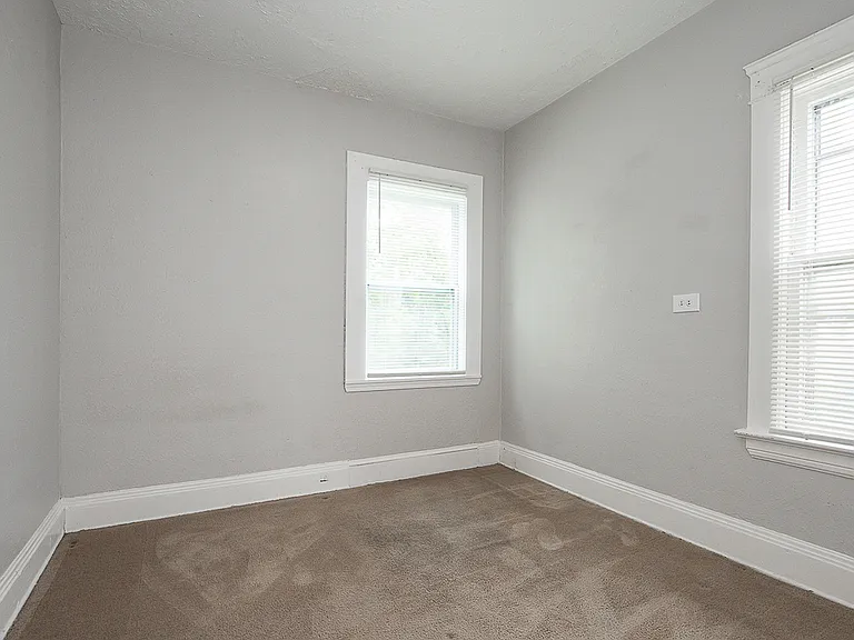 12917 Thornhurst Ave — Photo 5
