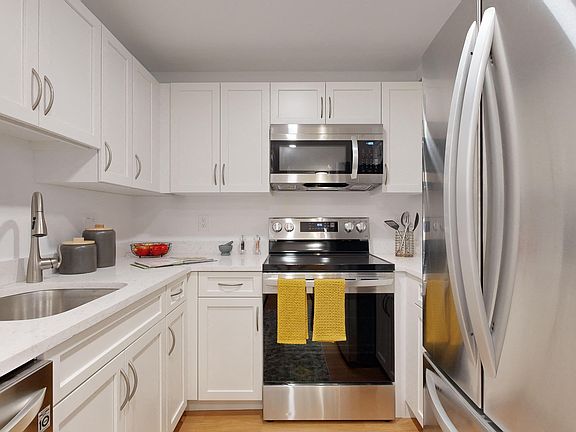 Waterfall Hills - Kitchen