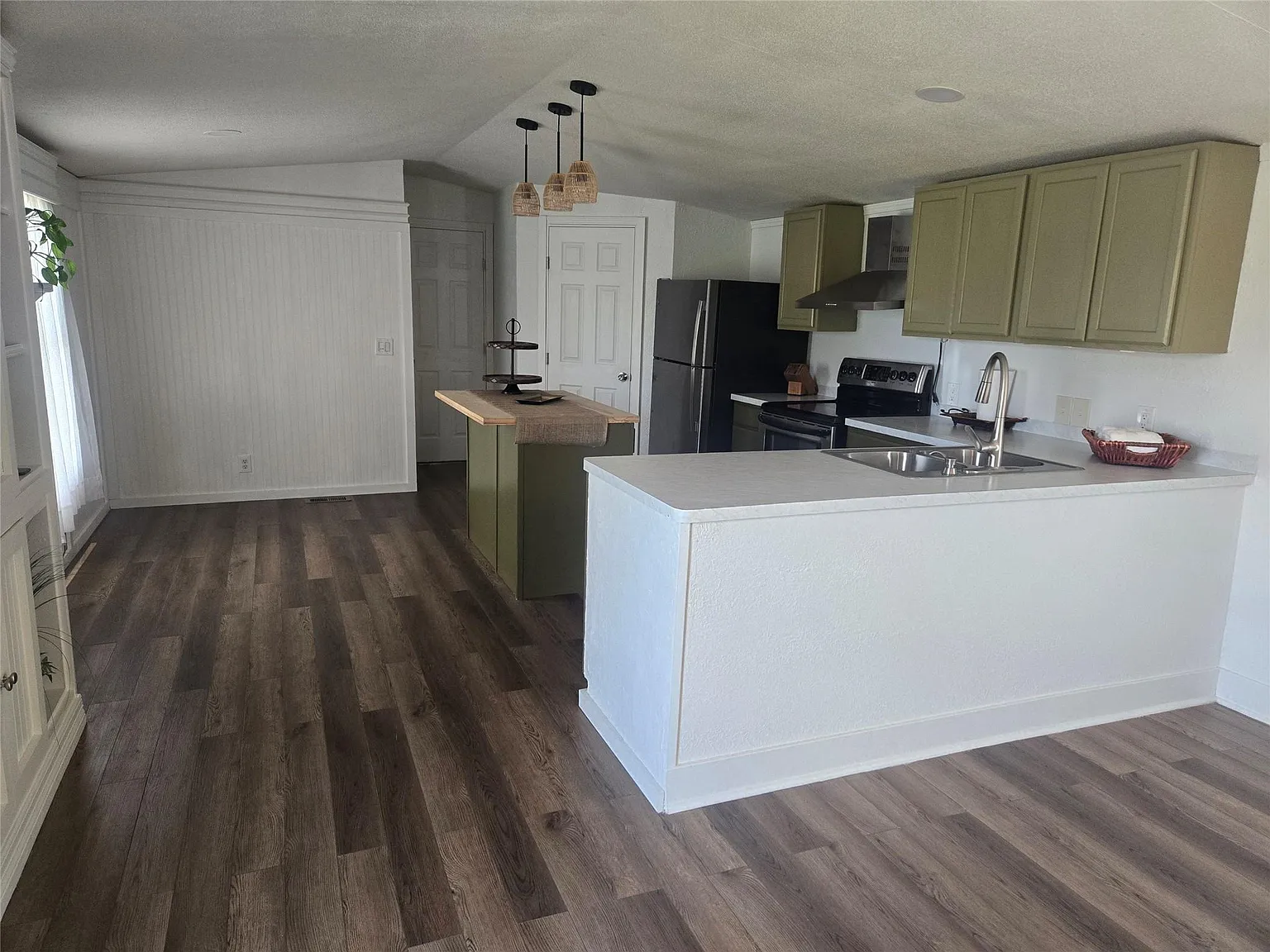 3 bed, 2.0 bath, 1216 sqft, $1,800 — Photo 2