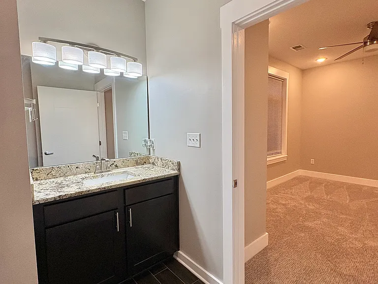 124 Vernon Ave #102 — Photo 16