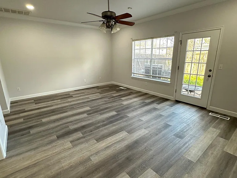 3731 Riverside Dr — Photo 4