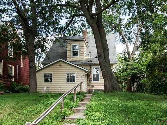 3rd image of 2639 Dupont Ave N