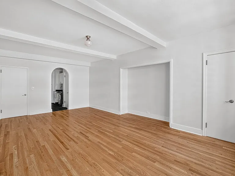 310 E 44th St #822 — Photo 2