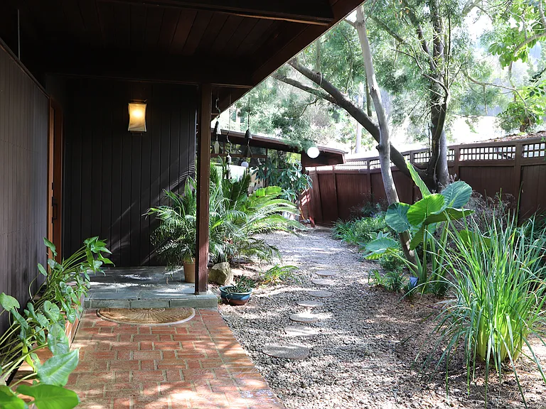 2718 N Beverly Glen Blvd — Photo 3