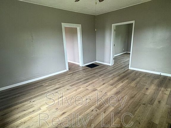 4th image of 1211 Broad St
