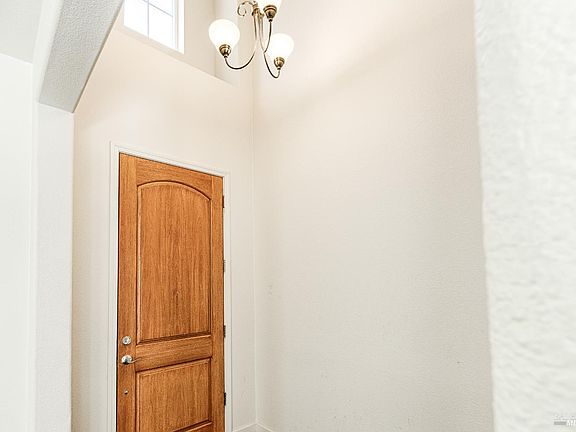 4th image of 2833 Linwood Avenue