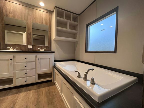 3rd image of 7400 Glen Leaf Dr #94