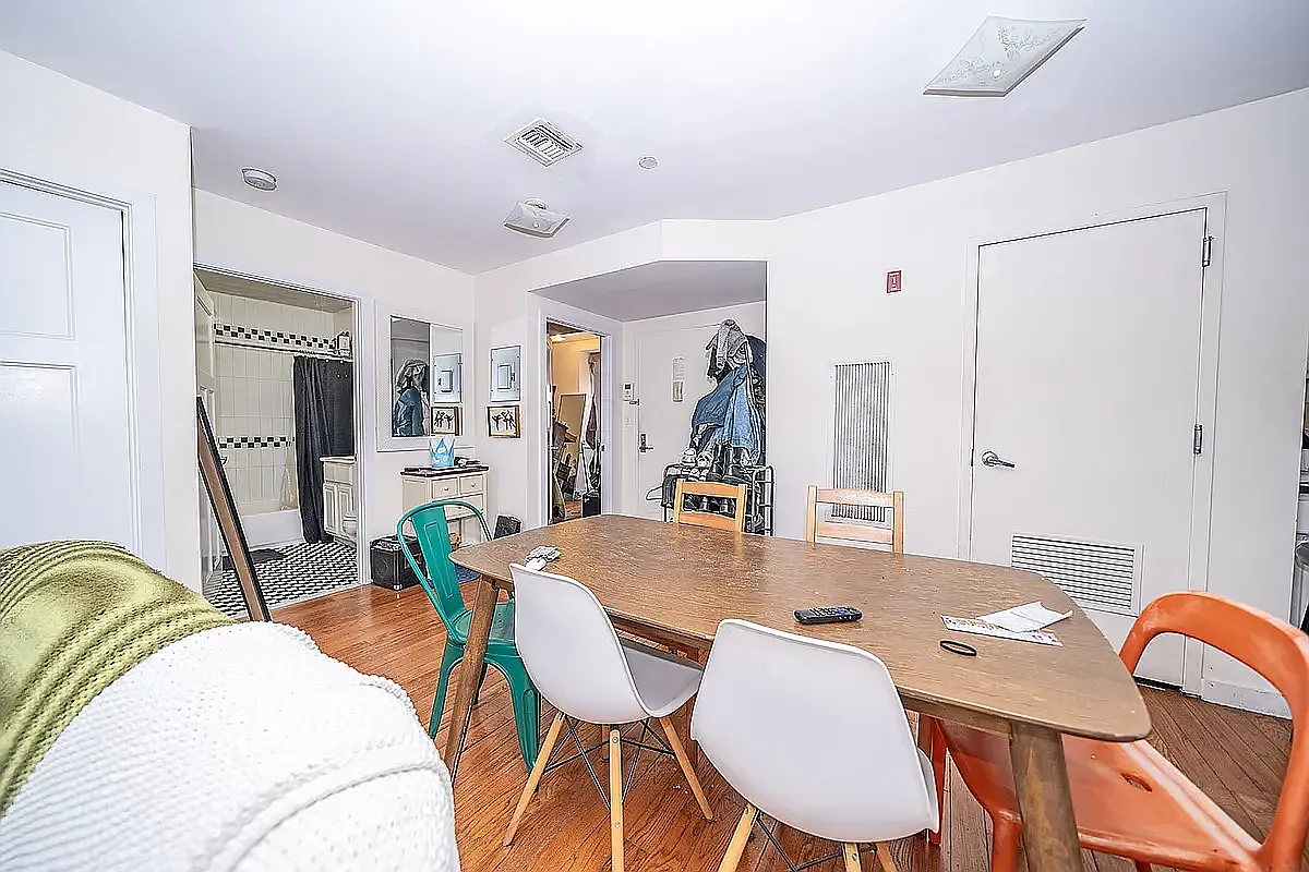 960 Willoughby Avenue — Photo 3