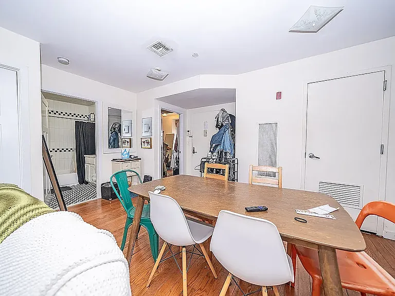 960 Willoughby Ave #2R — Photo 3