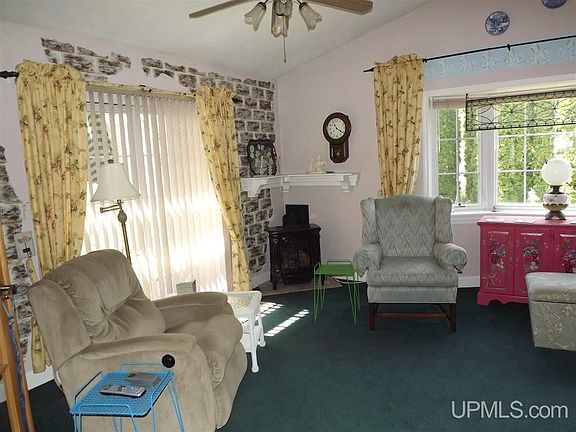 4th image of 907 W Lakeshore Cir