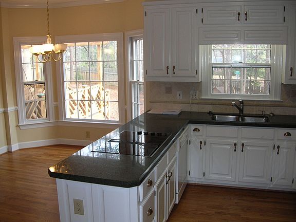 Eat-In Kitchen