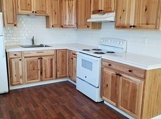 425 S 3rd Ave #B, Oakdale, CA 95361