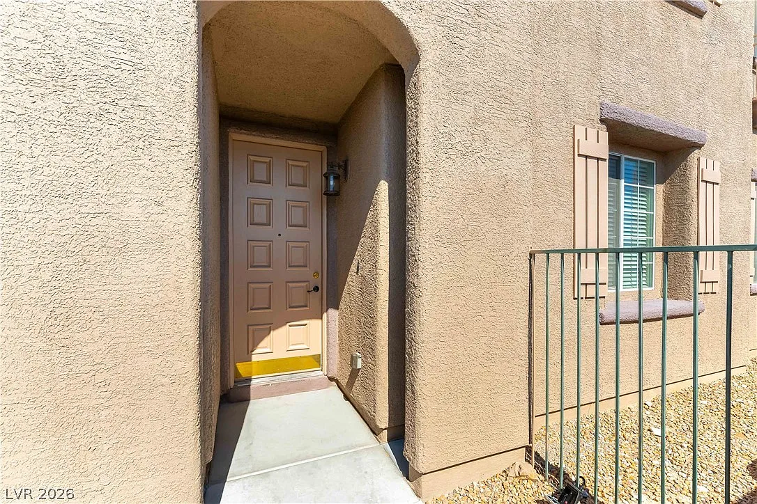 3 bed, 2.5 bath, 1739 sqft, $2,000 — Photo 3