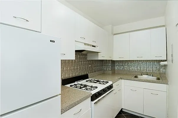 Sold by Citi Habitats | media 8