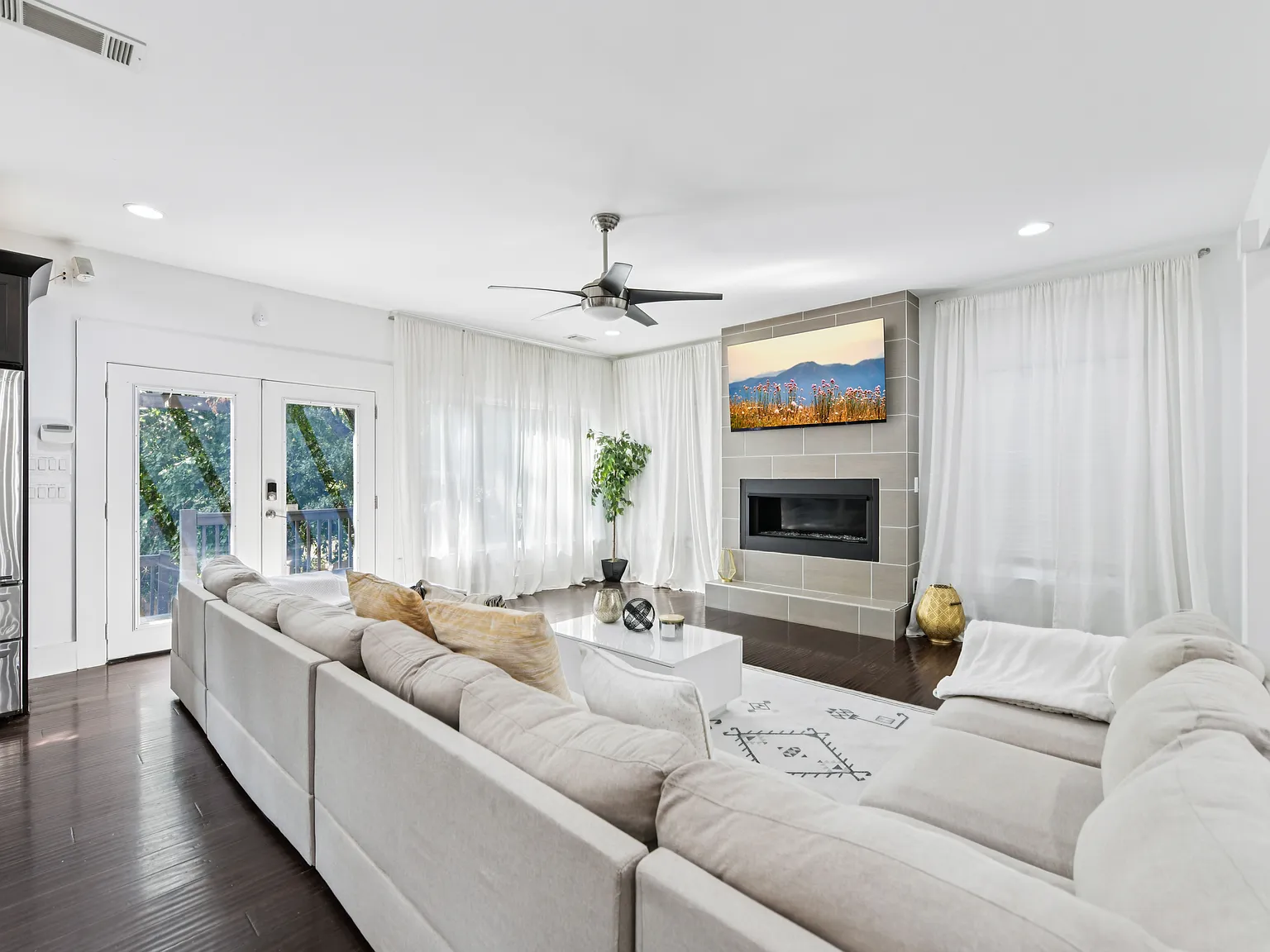 5 bed, $8,500 — Photo 2