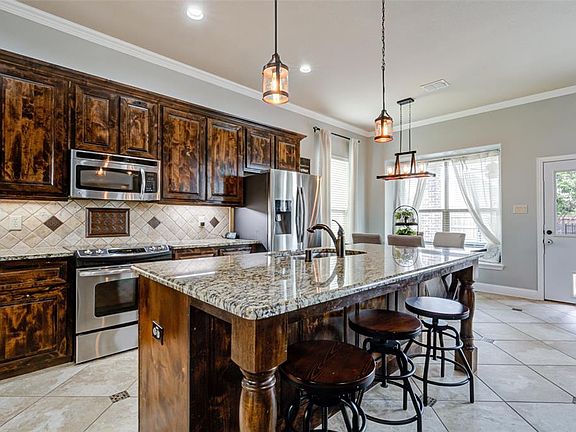5th image of 1121 Warbler Dr
