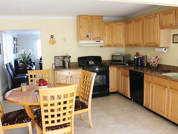 4th image of 3193 Yucca Ave