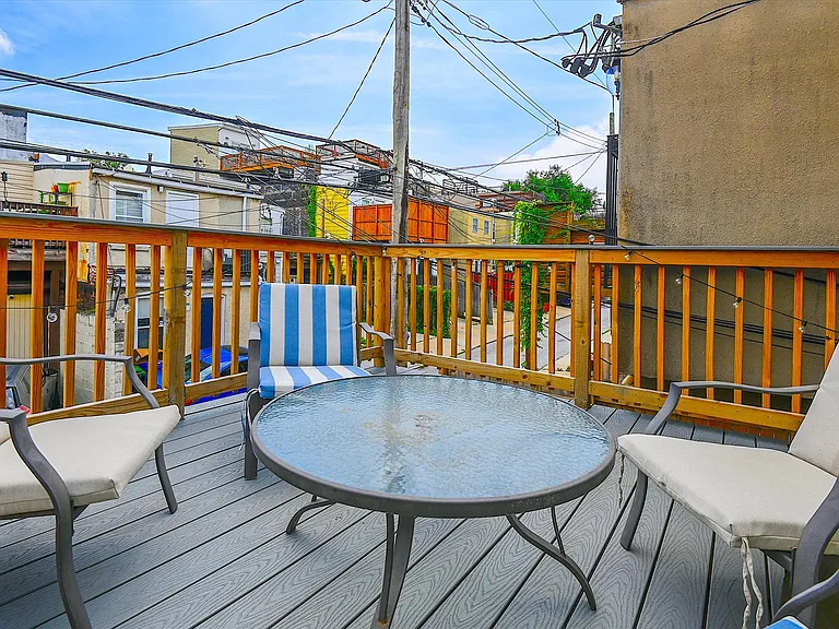 1253 William St — Photo 34