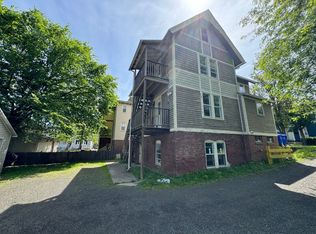 2nd Floor 1 Bedroom Apartment with Bonus Room, Middletown, CT 06457