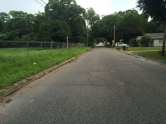 4th image of 4007 Kelly Ave